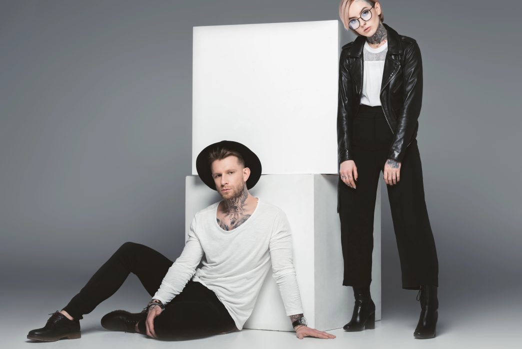 Lifestyle-Influencer - Mann und Frau posieren für ein Foto