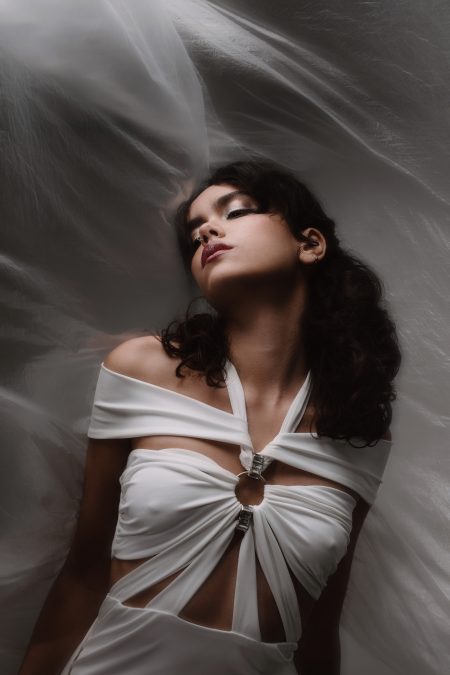 ALMA SANCHEZ – white dress
DIAMOND – jewelry and accessories