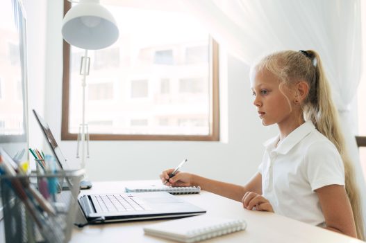 Ergonomischer Schreibtisch für Kinder und Teenager