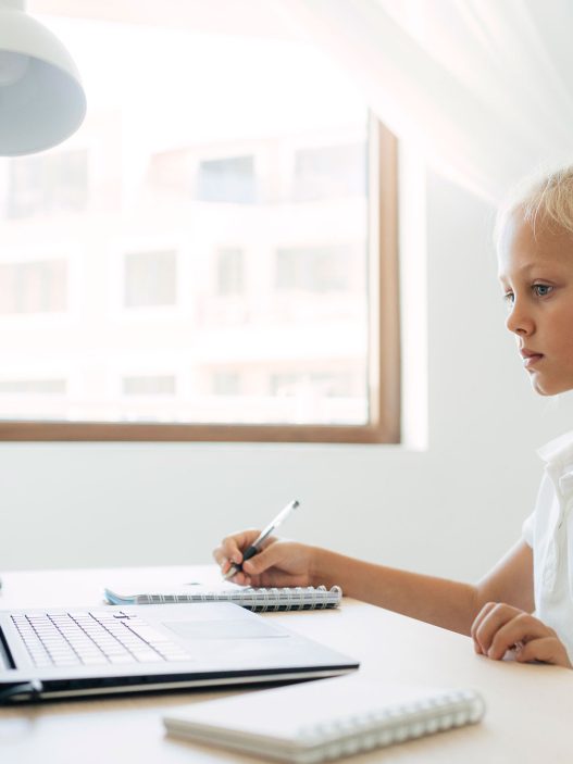 Ergonomischer Schreibtisch für Kinder und Teenager